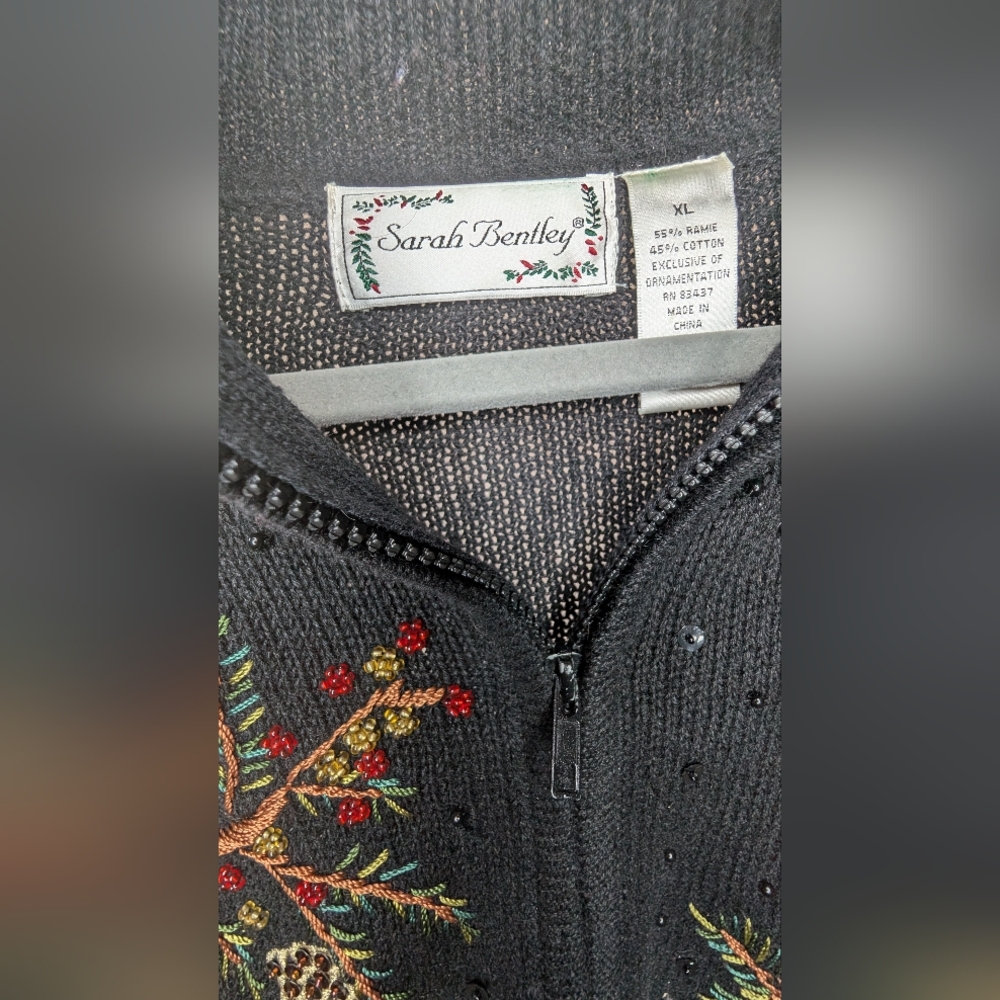 Vintage Sarah Bentley‎ Embroidered Black Sweater with Red Cardinals 0075 - Picture 2 of 3